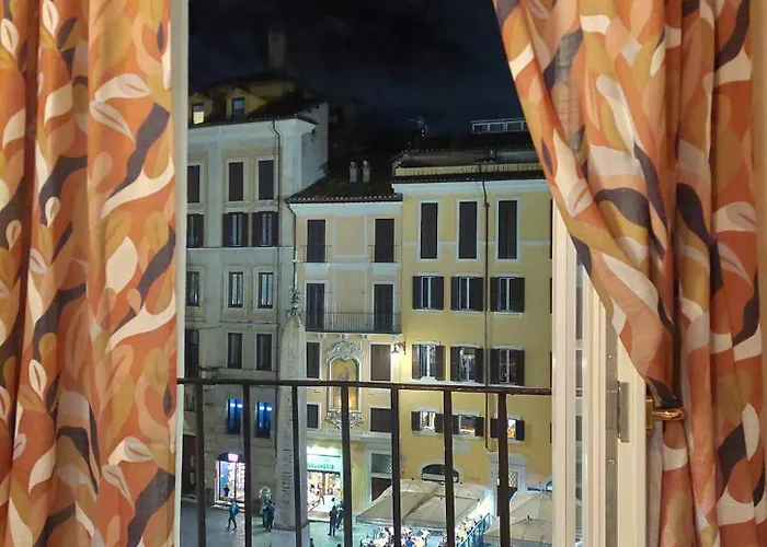 Pantheon In Finestra Apartment